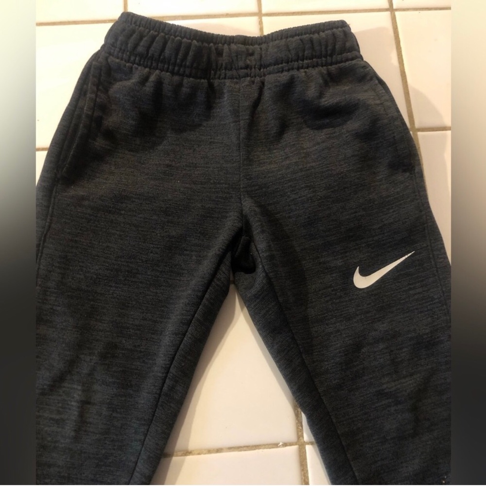 Boys NIKE toddler athletic pants size 2T in great condition